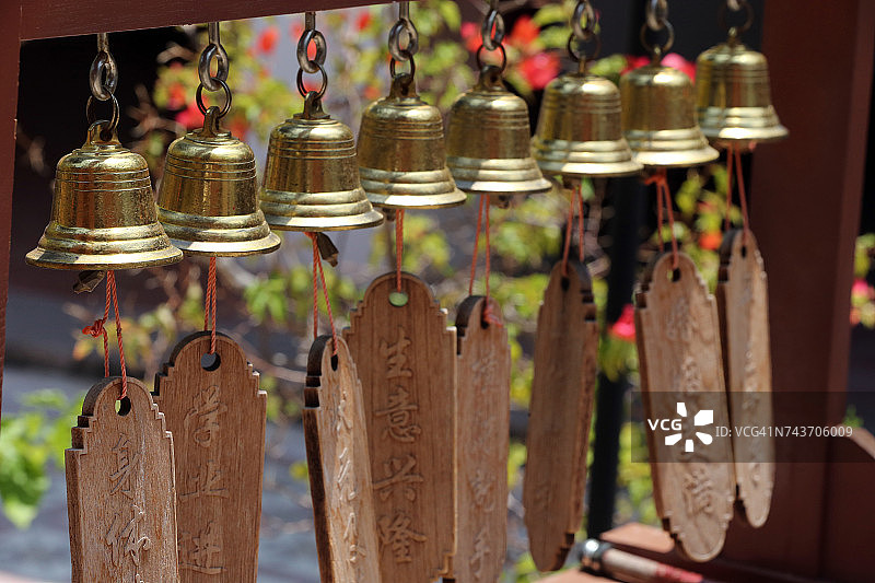 新加坡天福宫祈福铃铛图片素材