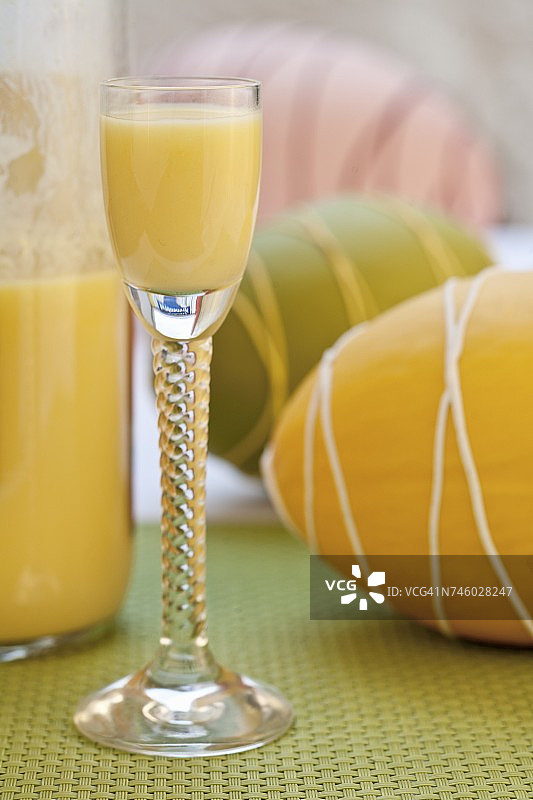 复活节用鸡蛋利口酒图片素材