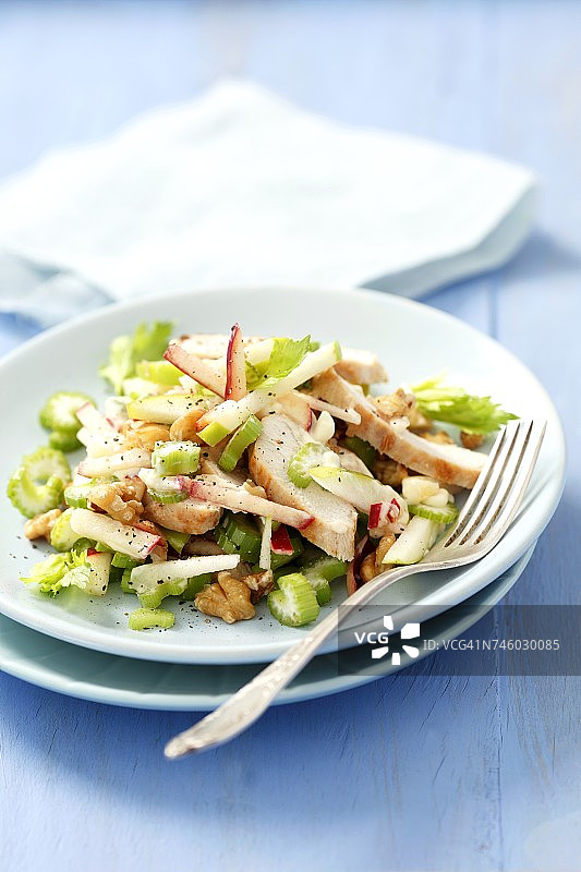 鸡肉核桃华尔道夫沙拉图片素材