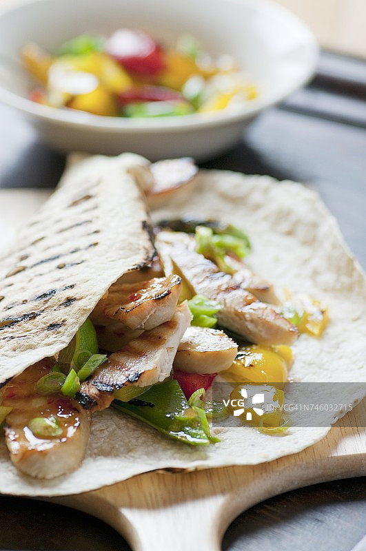 鸡肉甜椒卷饼（特写）图片素材