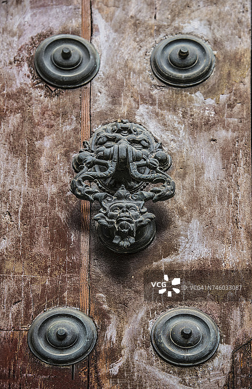 西班牙安达卢西亚塞维利亚装饰门环图片素材