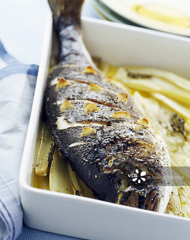 烤蒜海鲷图片素材