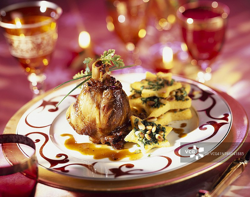 焦糖羊蹄配玉米粥图片素材