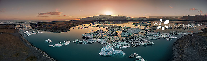 冰岛杰古沙龙冰河湖冰山航拍，无人机拍摄图片素材