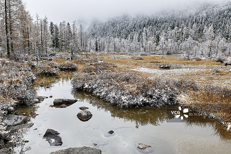 中国四川省，达林葫芦海湖的冬季风景图片素材