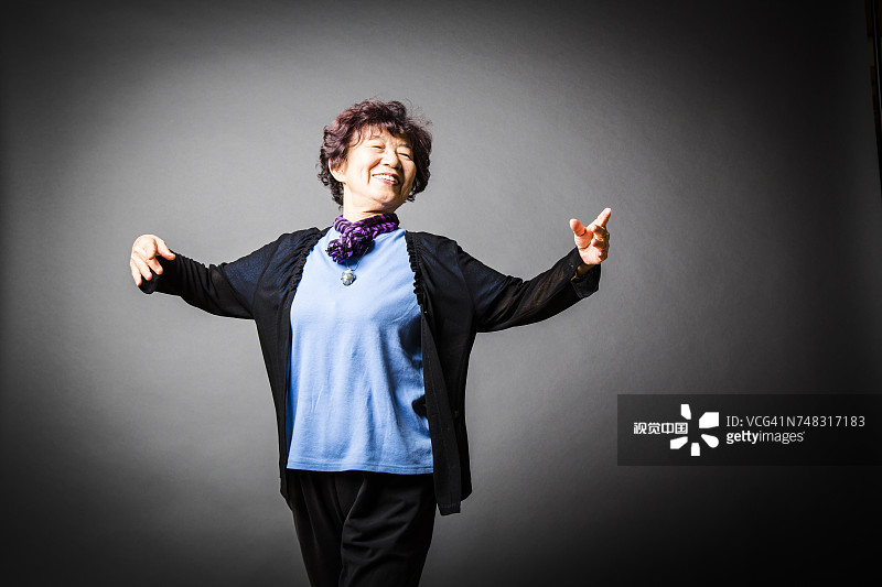 跳舞的日本女人图片素材