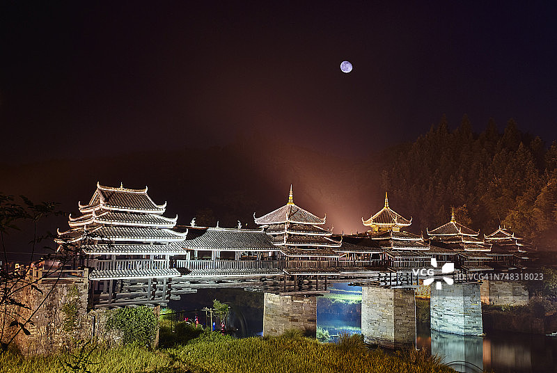 广西三江程阳风雨桥夜景图片素材