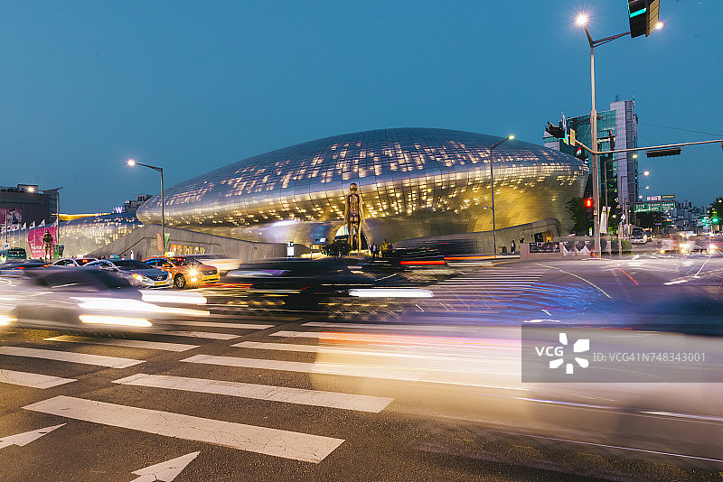 韩国首尔东大门设计广场夜景图片素材