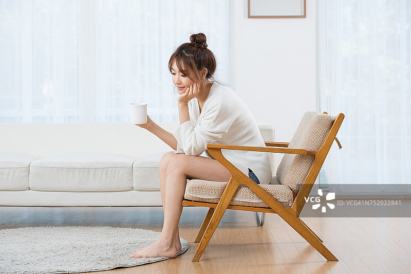 女人喝茶图片素材