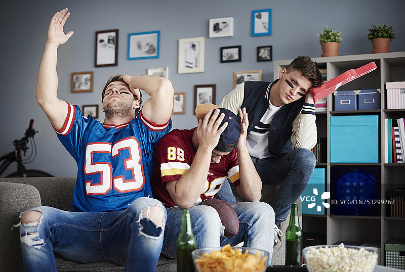 足球比赛中的灾难场景，波兰德比察图片素材