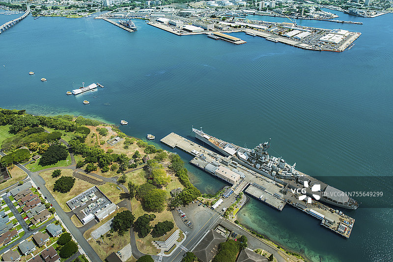美国夏威夷珍珠港：亚利桑那号纪念馆与密苏里号战列舰航拍图片素材