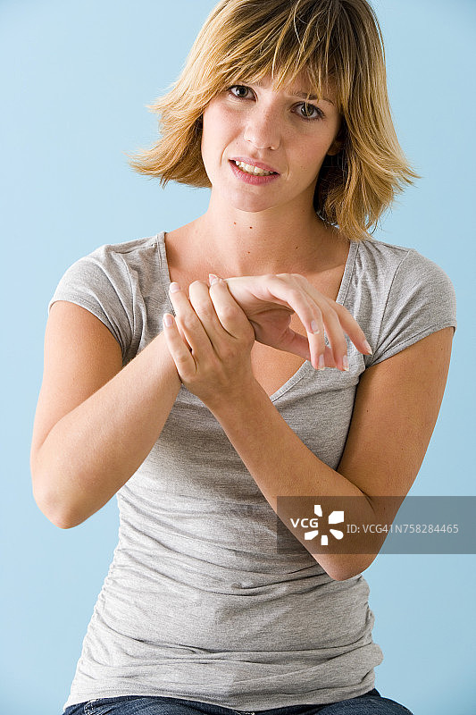 女性手腕疼痛图片素材