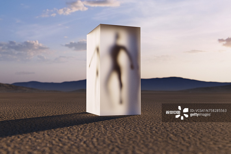 在沙漠中处于假死状态的人图片素材