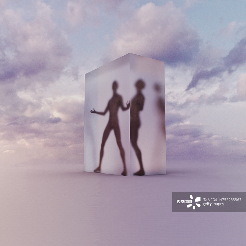 人在云中被冻结在假死状态图片素材