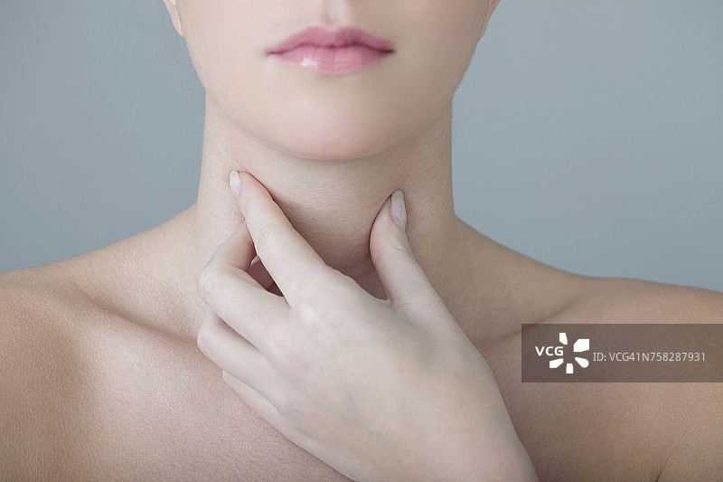 嗓子疼的女人图片素材