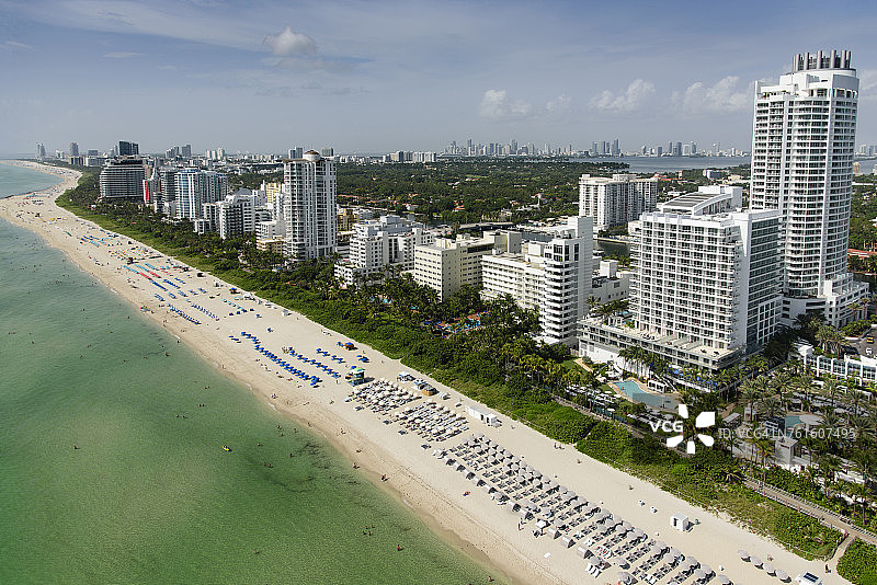 美国佛罗里达州迈阿密，沿海城市鸟瞰图片素材