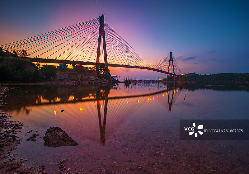 巴淡岛巴拉朗桥，印度尼西亚廖内群岛图片素材