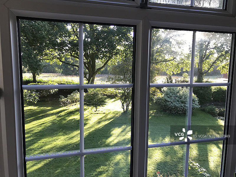 窗外的景色图片素材