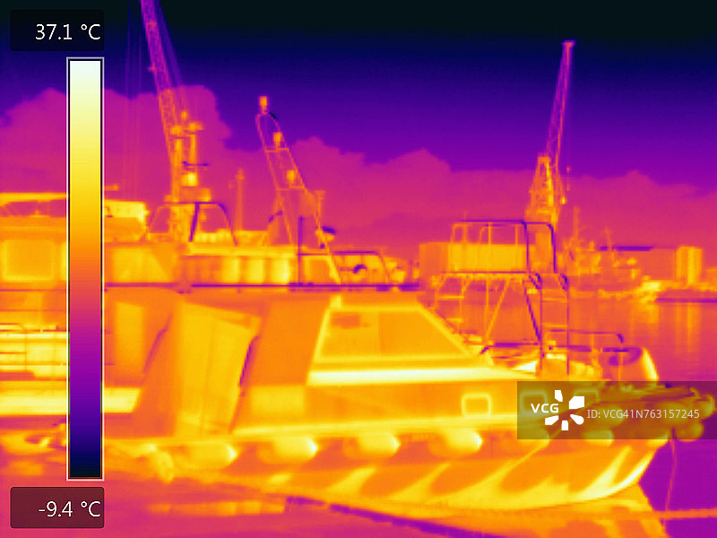 水上游艇的热成像图片素材