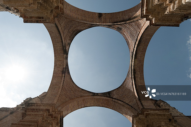 危地马拉萨卡特佩克斯安提瓜的古老教堂图片素材