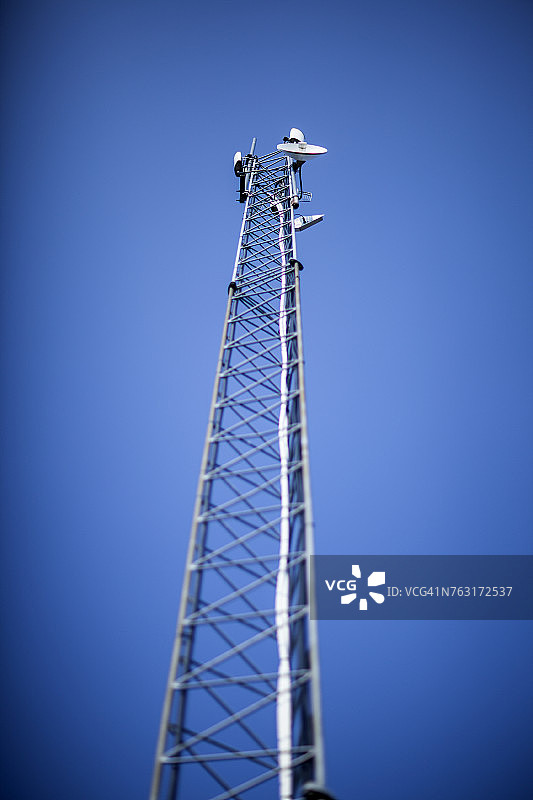 通信塔仰视图片素材