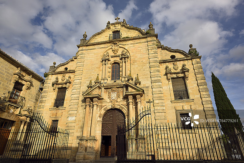 西班牙龙达圣塞西利亚教堂的巴洛克建筑（前身为赤足三位一体修道院）图片素材