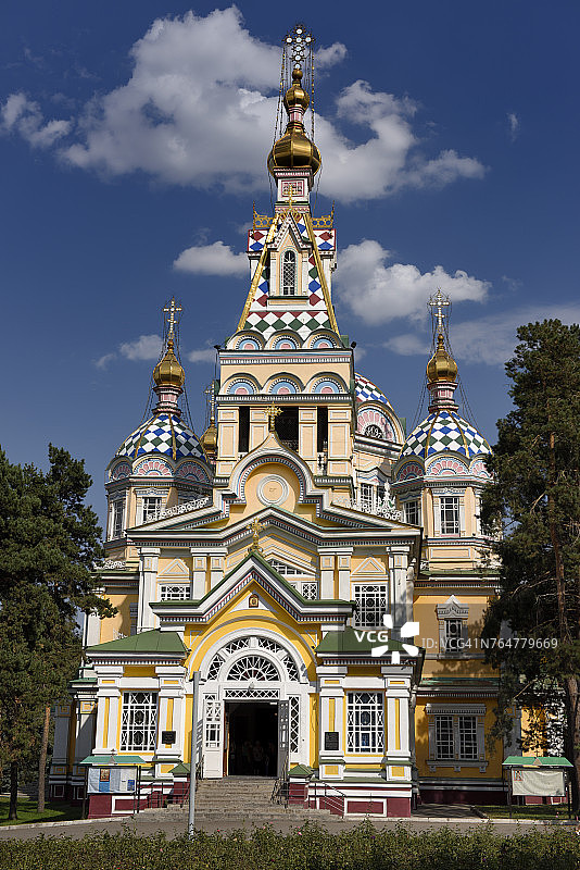 阿拉木图升天大教堂的正面门图片素材