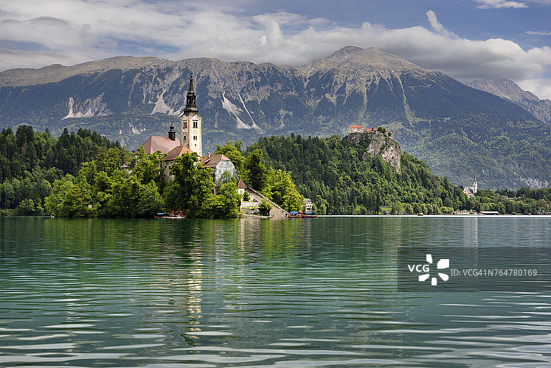 斯洛文尼亚布莱德湖贝尔德岛圣母升天朝圣教堂图片素材