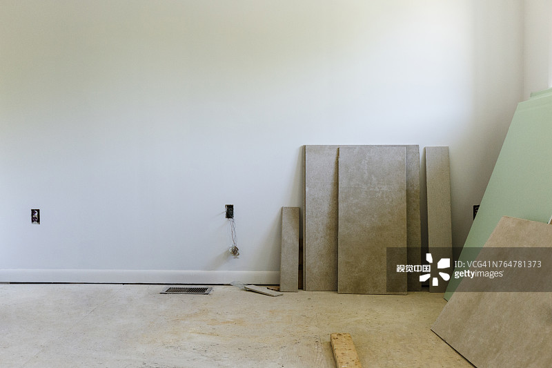 靠墙放置的船桨图片素材