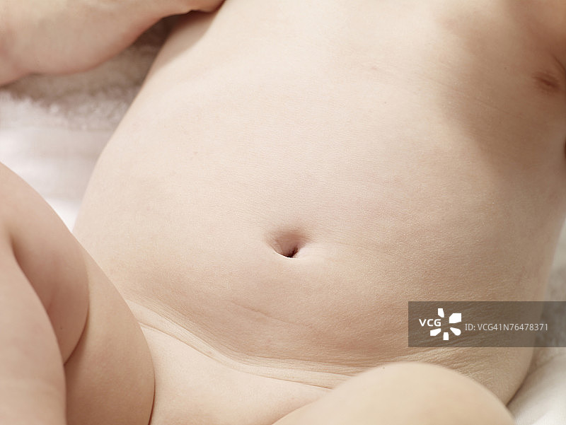 婴儿腹部特写图片素材