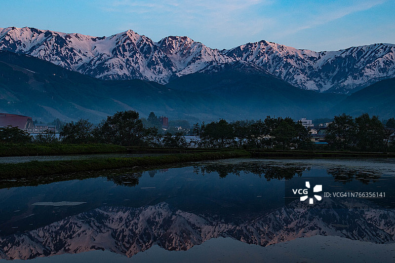 黎明时分图片素材