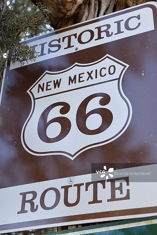 美国亚利桑那州塞多纳市66号公路复古标志图片素材
