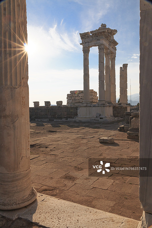 土耳其伊兹密尔省贝加马古城特拉jan神庙遗址图片素材