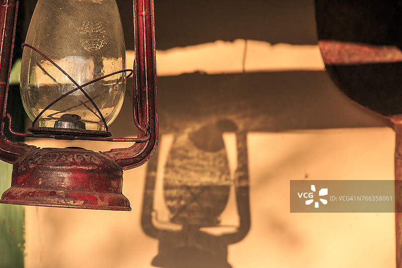 罗马尼亚马拉穆列什县的油灯图片素材