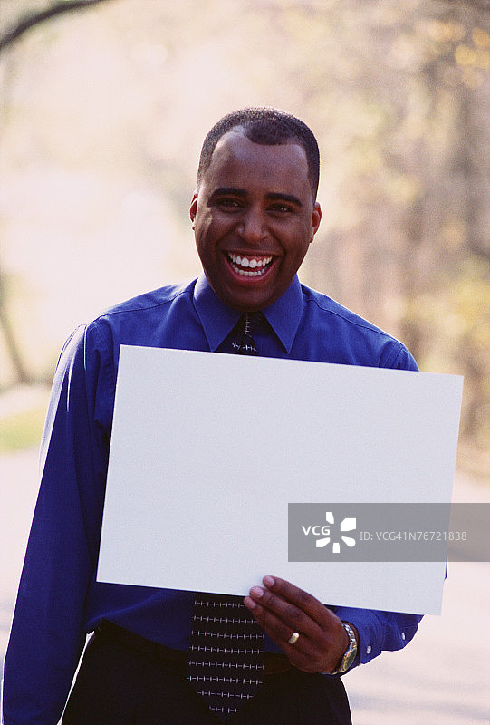 带有标牌的男人图片素材