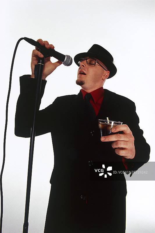 酒廊歌手图片素材