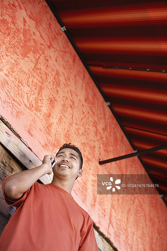 使用手机的男人图片素材