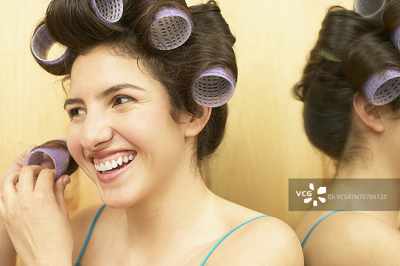 女子卷发图片素材