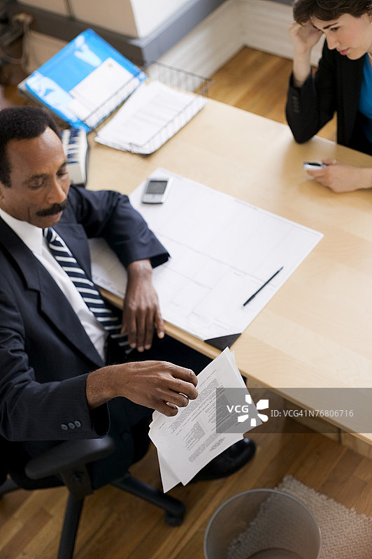商务人士在开会图片素材