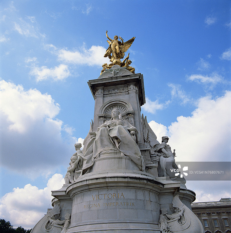 英国伦敦的维多利亚纪念碑图片素材