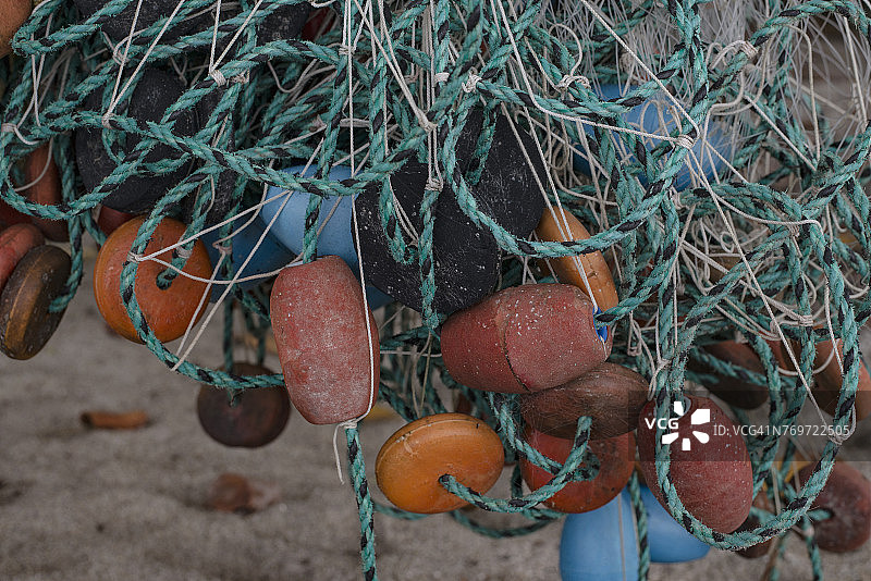 塔伊罗纳海滩缠绕的渔网和浮标特写，哥伦比亚图片素材