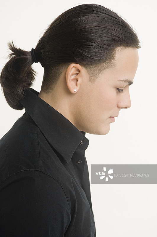 年轻男子的肖像图片素材