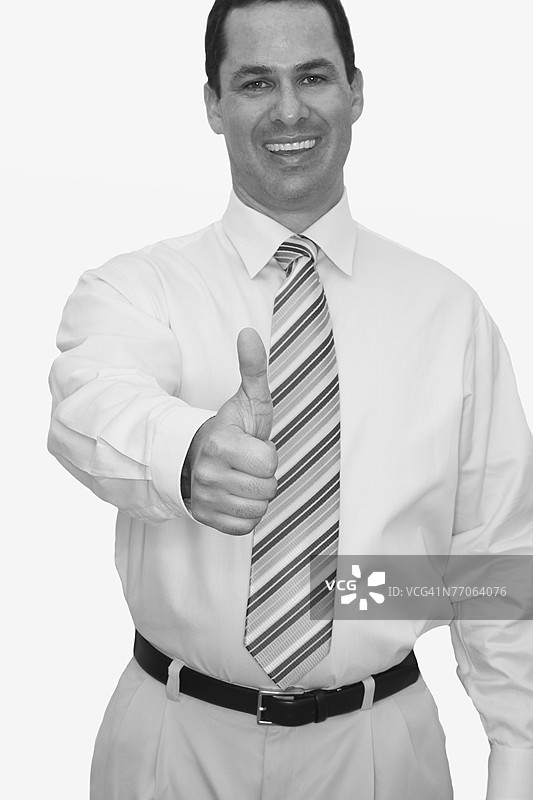 正面视角的商人竖起大拇指图片素材