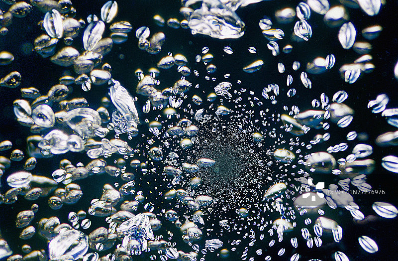 水下的几个气泡图片素材