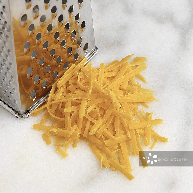 碎奶酪和磨碎器图片素材