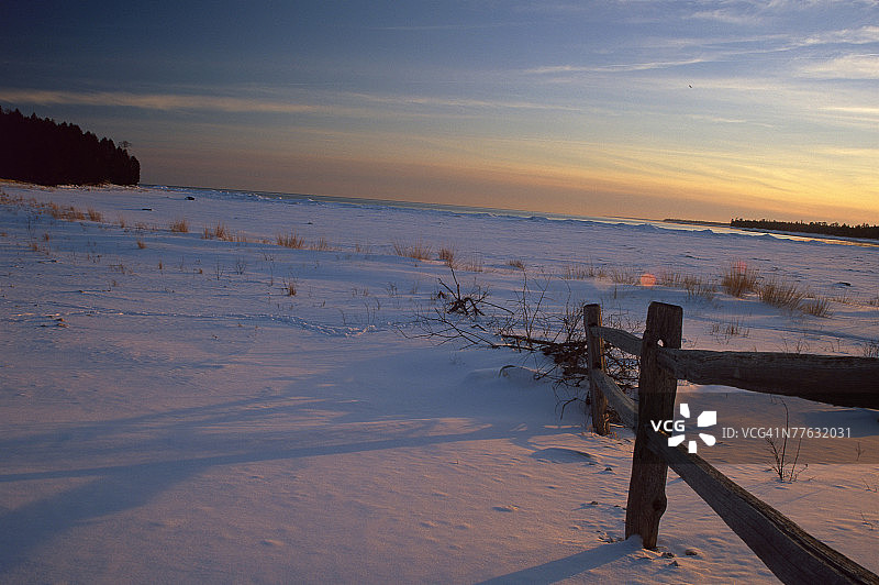 威斯康星州贝利港冬季日落图片素材