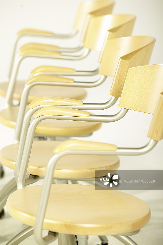 一排空椅子图片素材