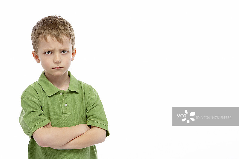 男孩皱眉图片素材