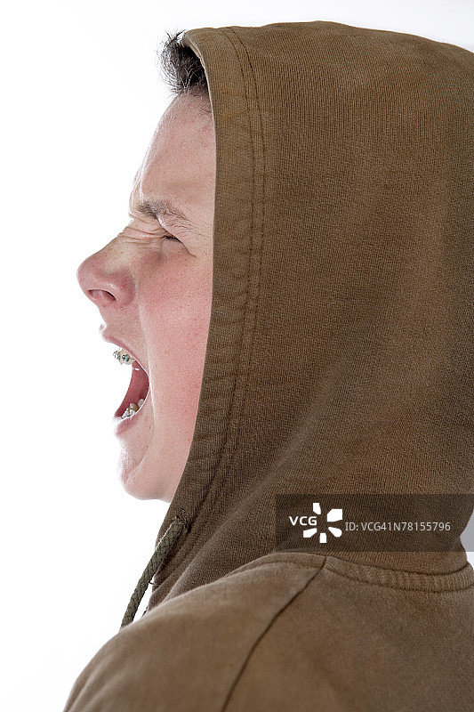 大喊大叫的青少年男孩图片素材