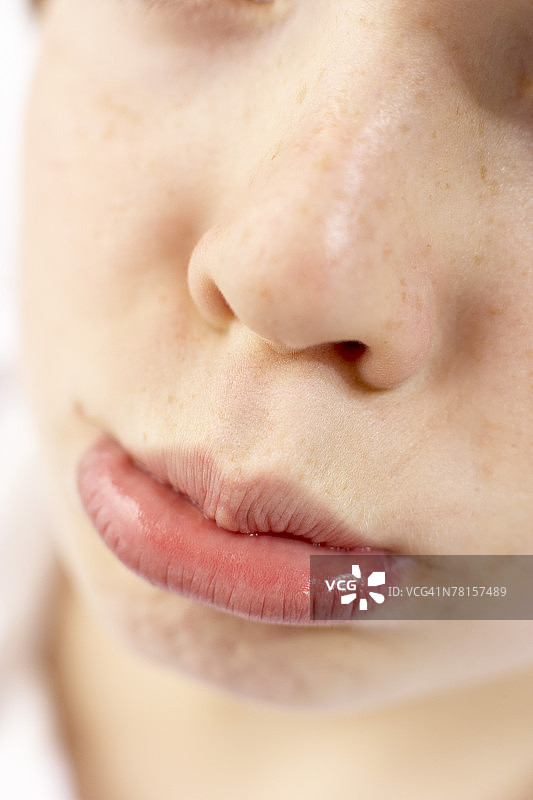 儿童撅嘴图片素材